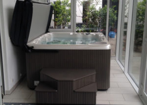 WHIRLPOOL MONTAGE IN GUNDELFINGEN