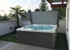 WHIRLPOOL MONTAGE MODELL 740 IN BURGAU